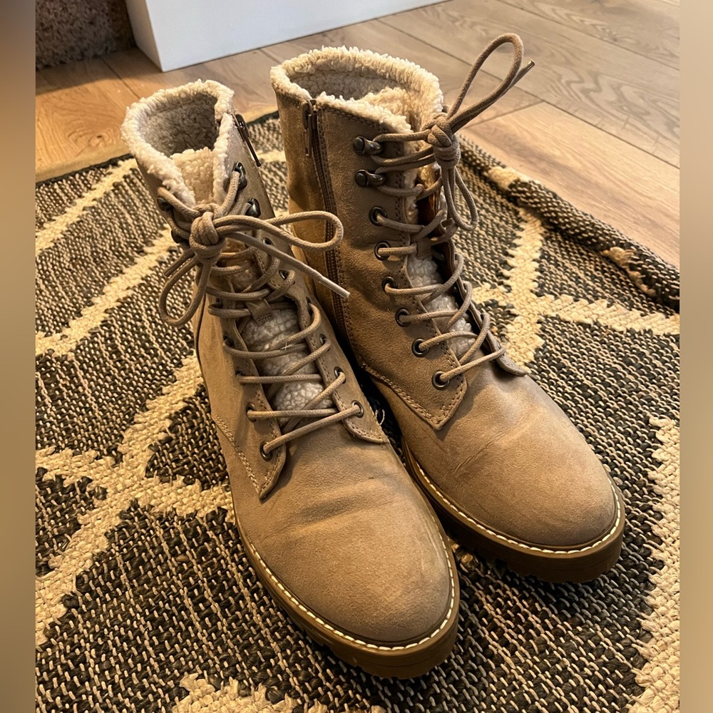 Women’s nude Sherpa combat boots